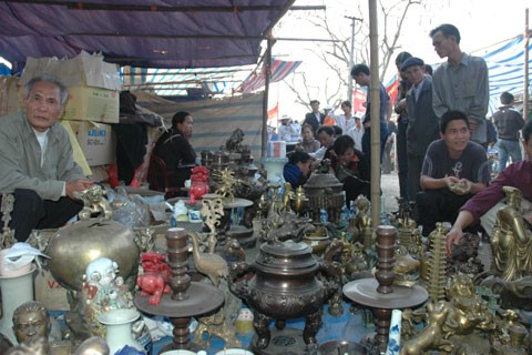 Besuch auf dem Vieng-Markt, um für Glück zu beten - ảnh 1